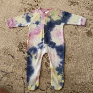 Bambini tie dye footed pajamas